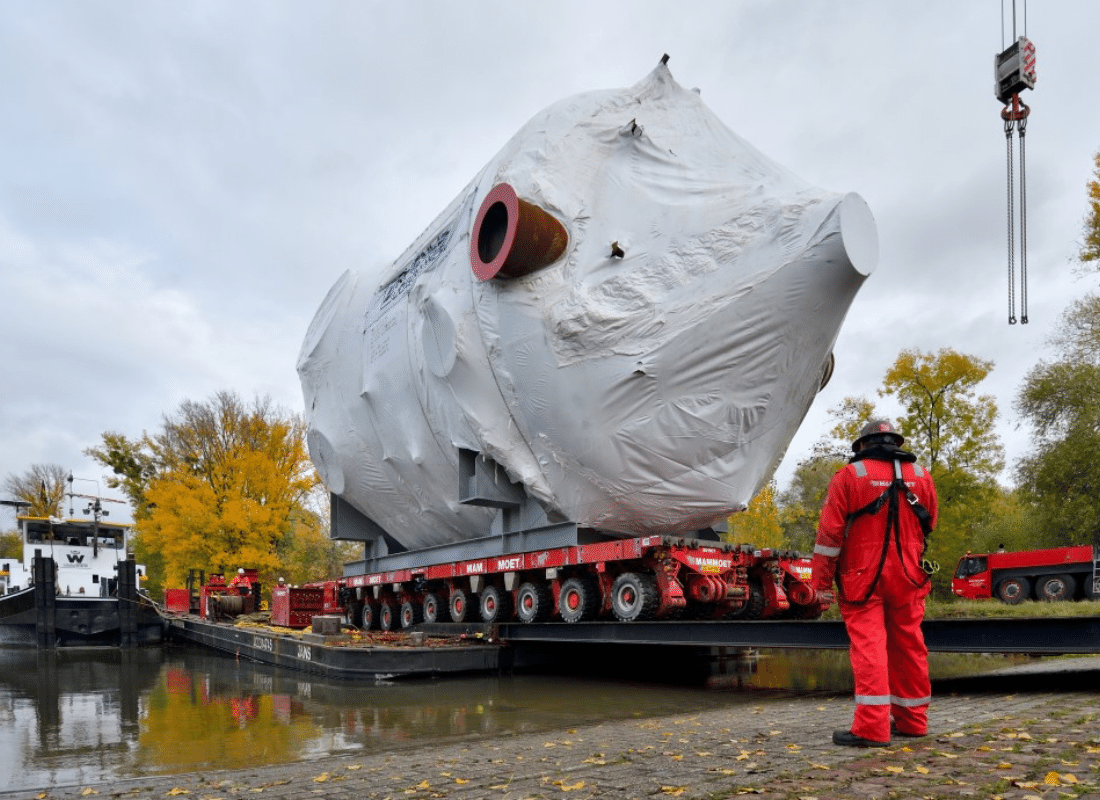 SPMT during transport in Germany.png