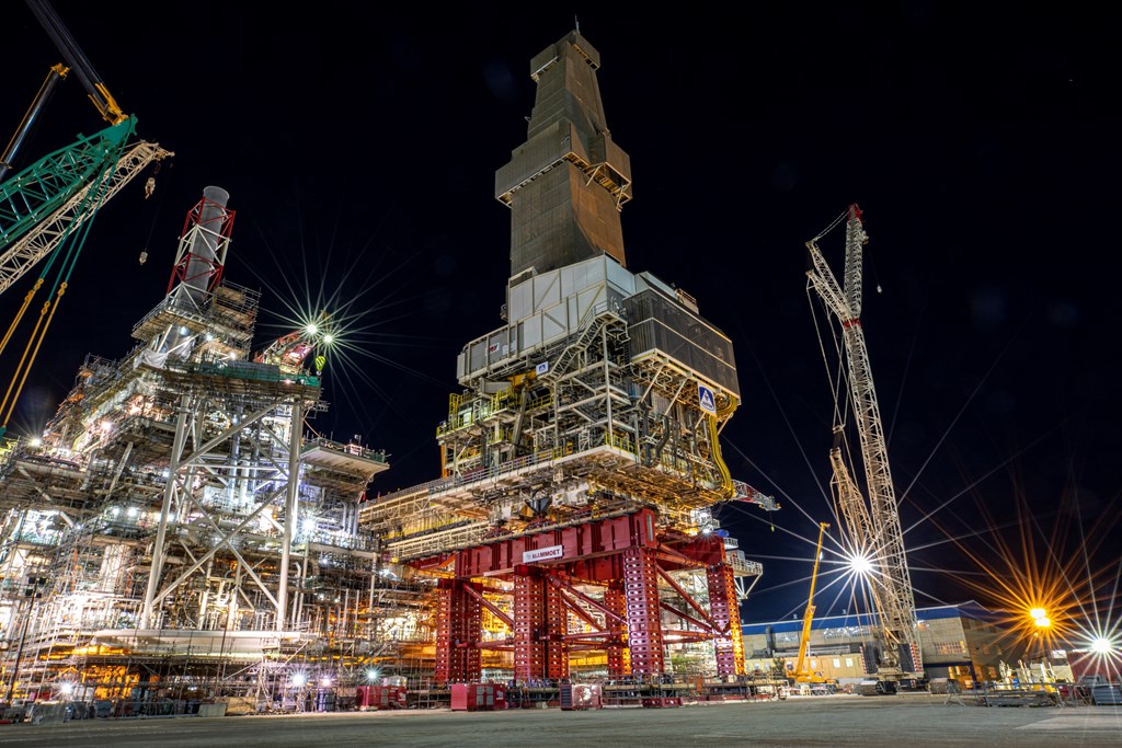 Offshore platform integration minimizes handling and schedule