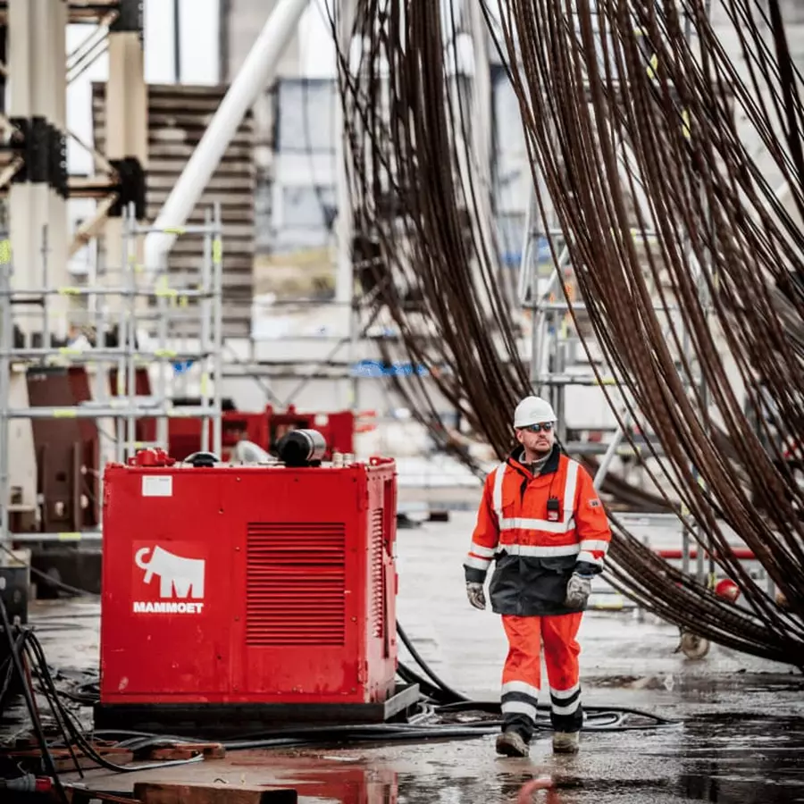 Riser pulling services and experience | Mammoet