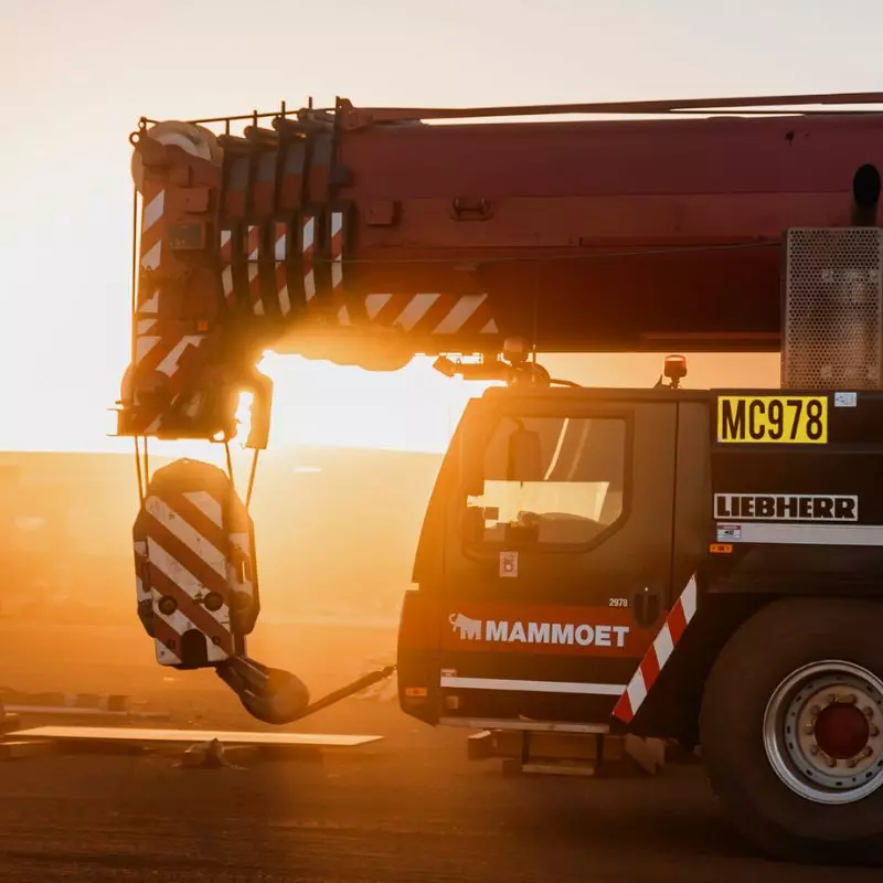 Australian sunset with Mammoet mobile crane
