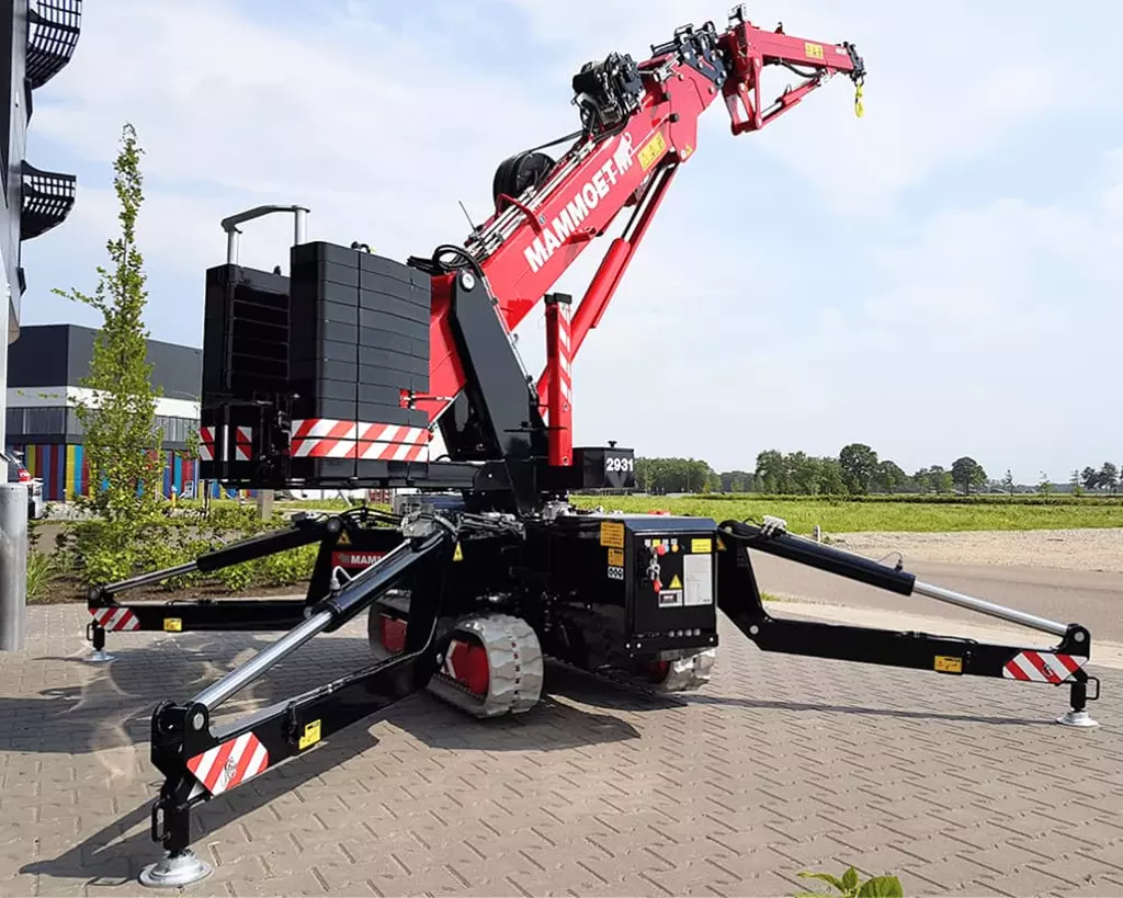 Hoeflon C10 mini crane Mammoet equipment
