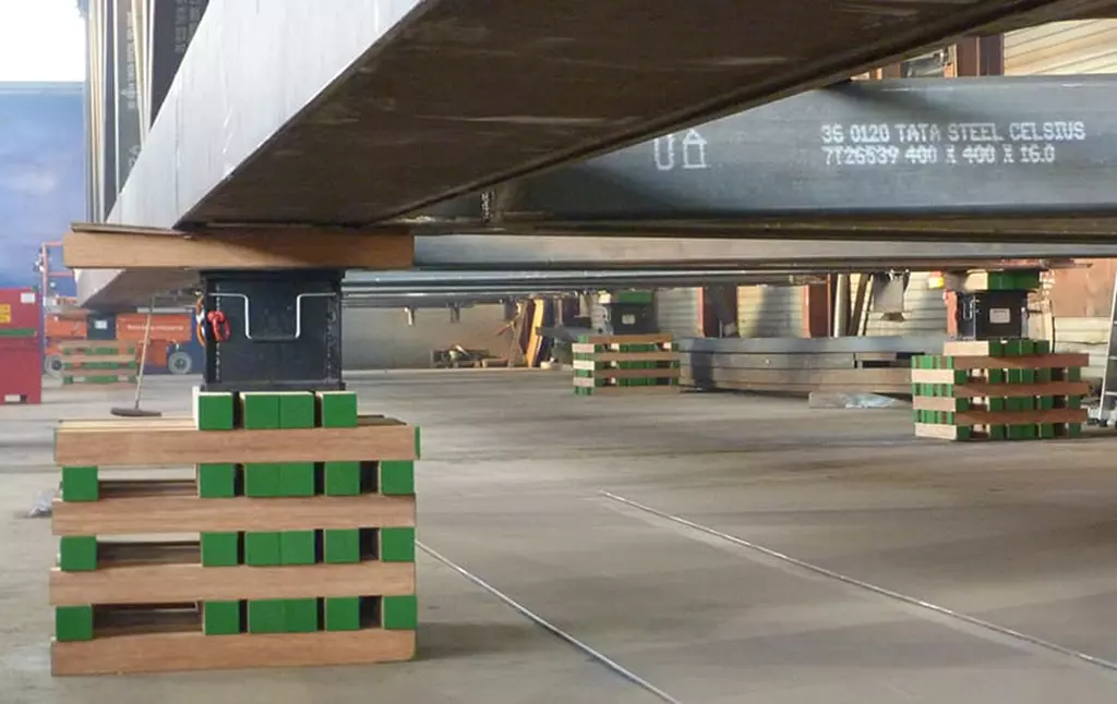 Bamboo jacking beams Mammoet news