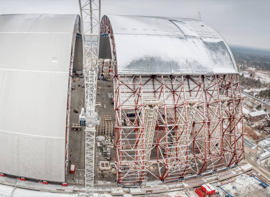 chernobyl arch during construction.jpg