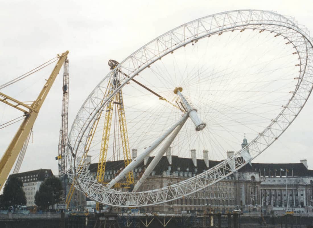 London eye during construction.jpg