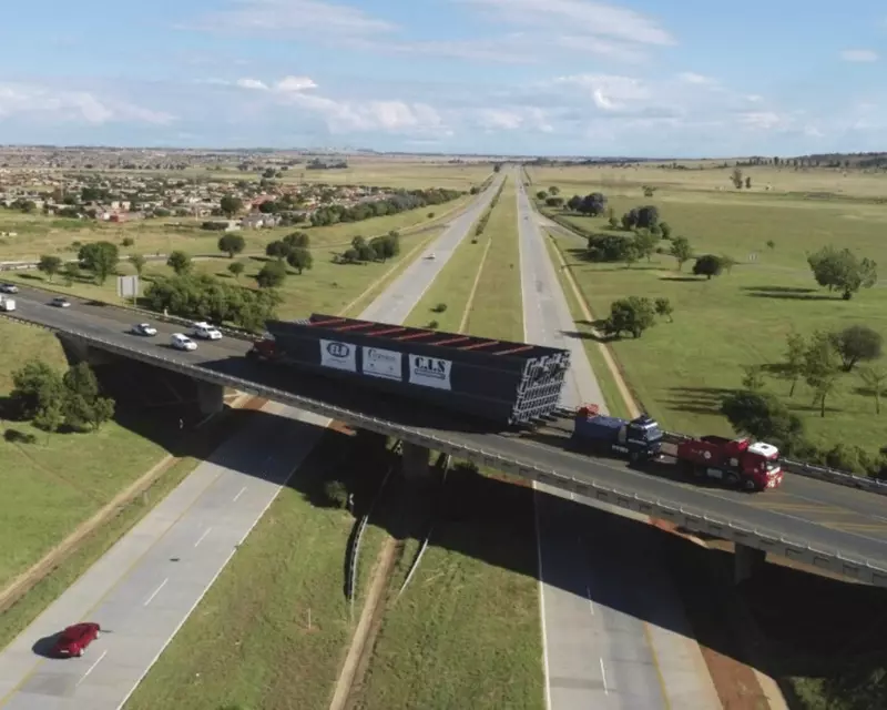 Mammoet transports vanadium tanks