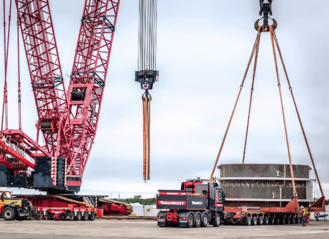 LR 11350 crane performing a lift.jpg