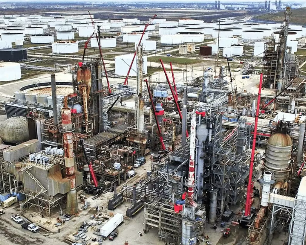 Refinery turnarounds services Mammoet