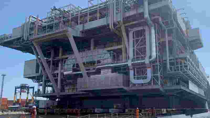 Spmt Frame Load-in and transpooling subsea cable | Mammoet case study