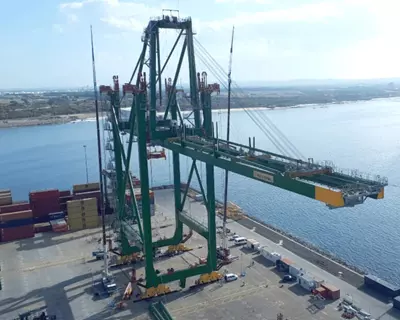 Container crane relocation services Mammoet