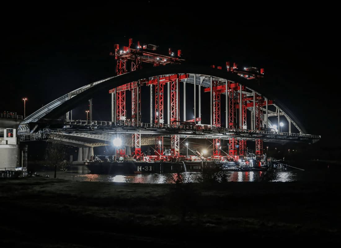 gantry system used to remove bridge.jpg