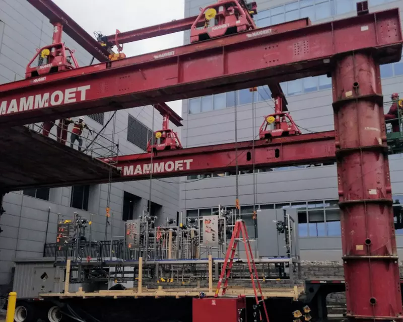 Mammoet’s customized gantry solution