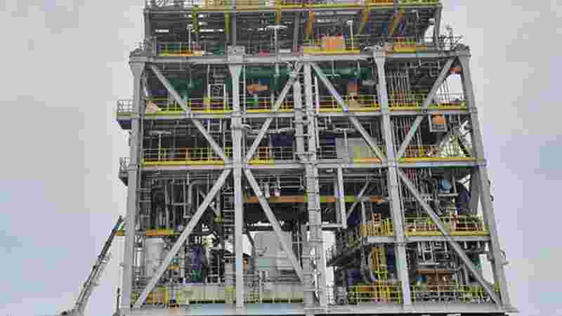 Drilling rig downtime reduced using Mega Jack 5200 | Mammoet case study