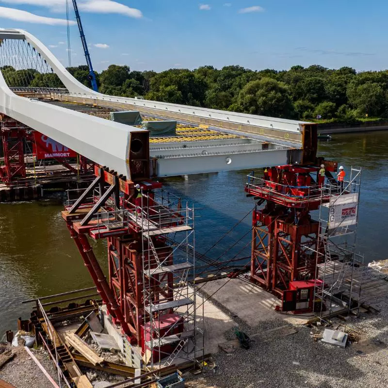 Fixed towers support the bridge temporarily