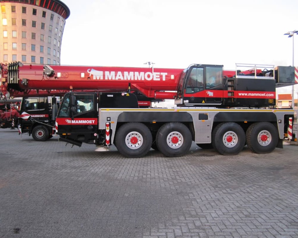 AC 100 all terrain mobile crane Mammoet equipment