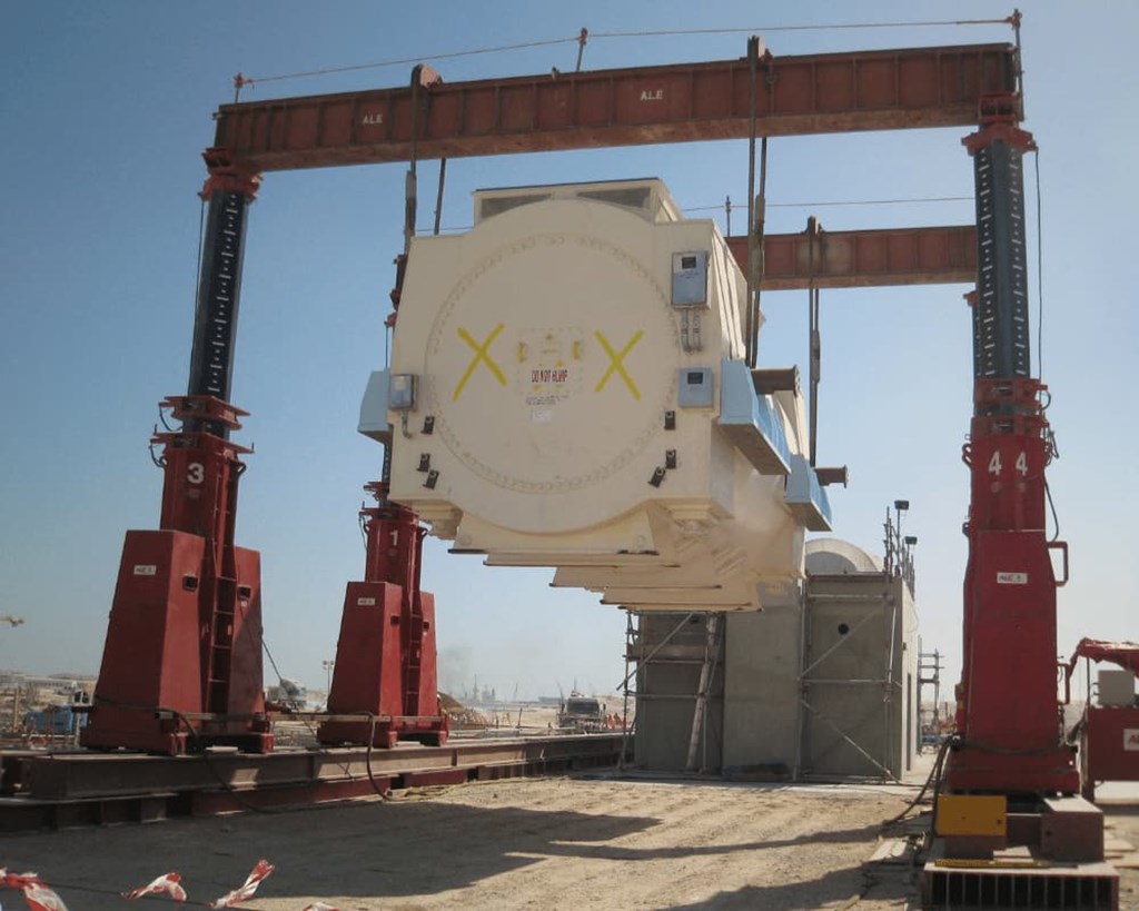 LiftNLock gantry system Mammoet equipment