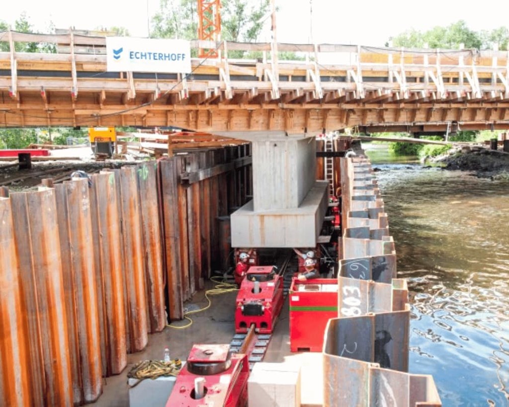 Self propelled skidding system | Mammoet equipment